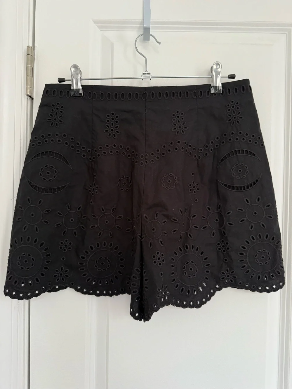 ZARA ZW COLLECTION PERFORATED EMBROIDERY BERMUDA SHORTS size M